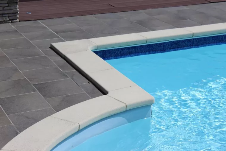 Combien de temps pour installer un tour de piscine en margelles ?, Léon, DML Multiservices